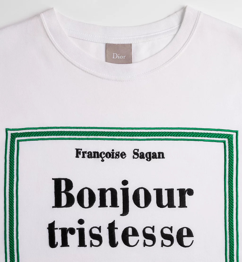 Camiseta com bordado Book Cover