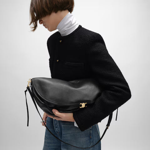 BOLSA MEIA-LUA TRIOMPHE MACIA EM COURO DE CORDEIRO BRILHANTE MACIO