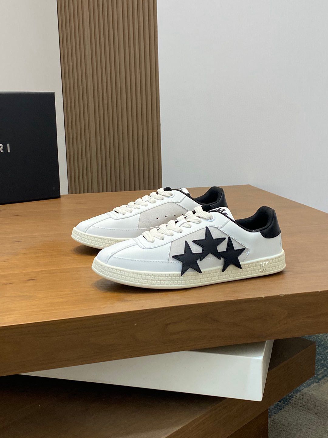 Sneaker AMIRI Pacific com cadarço