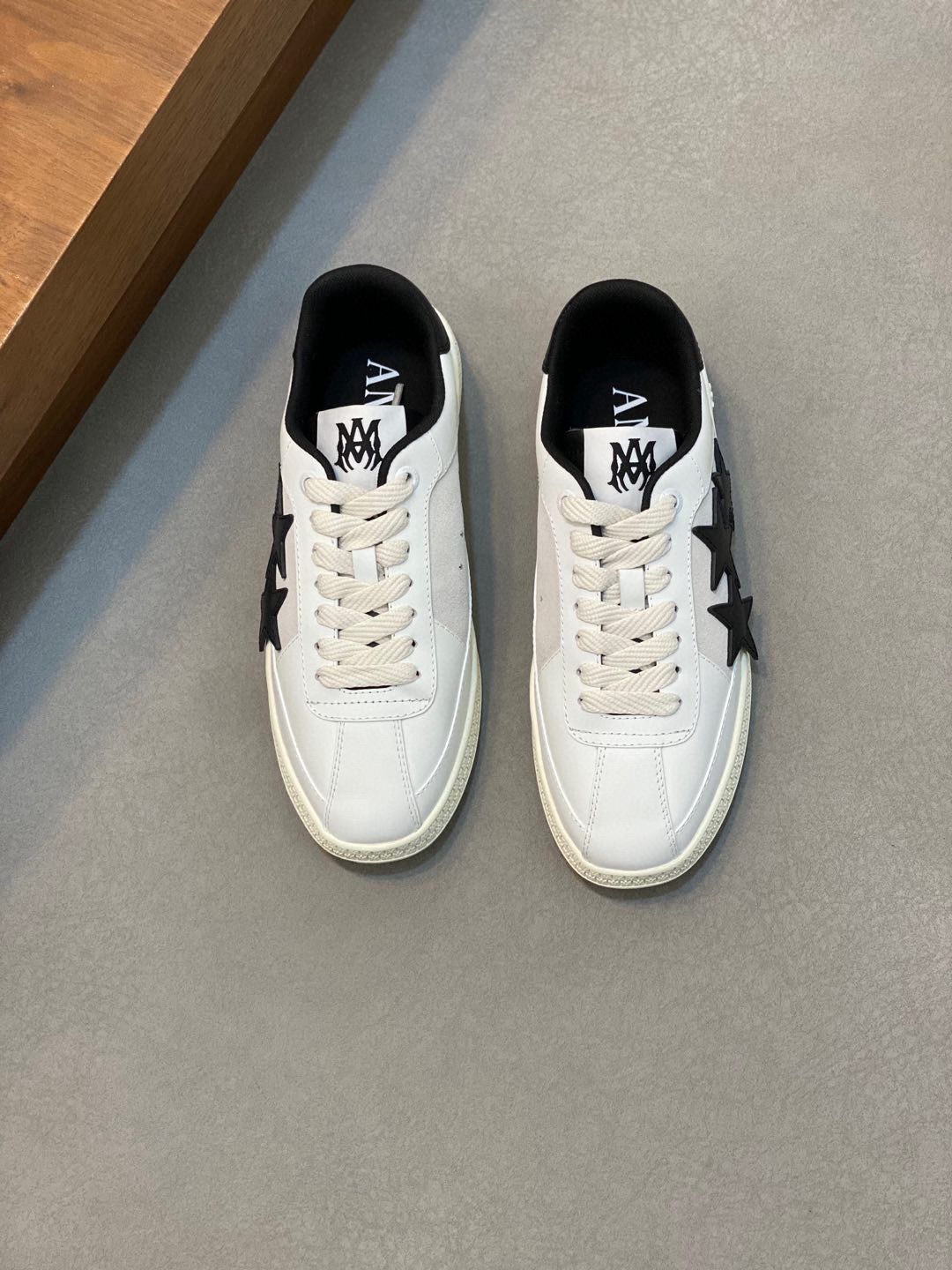 Sneaker AMIRI Pacific com cadarço