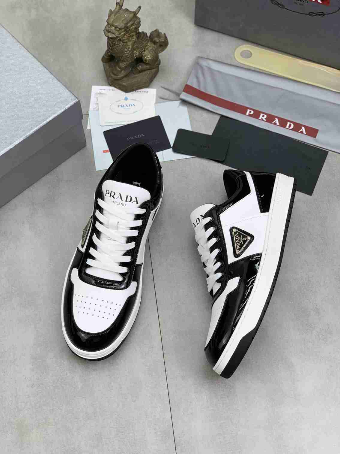 Sneaker Prada Black and White