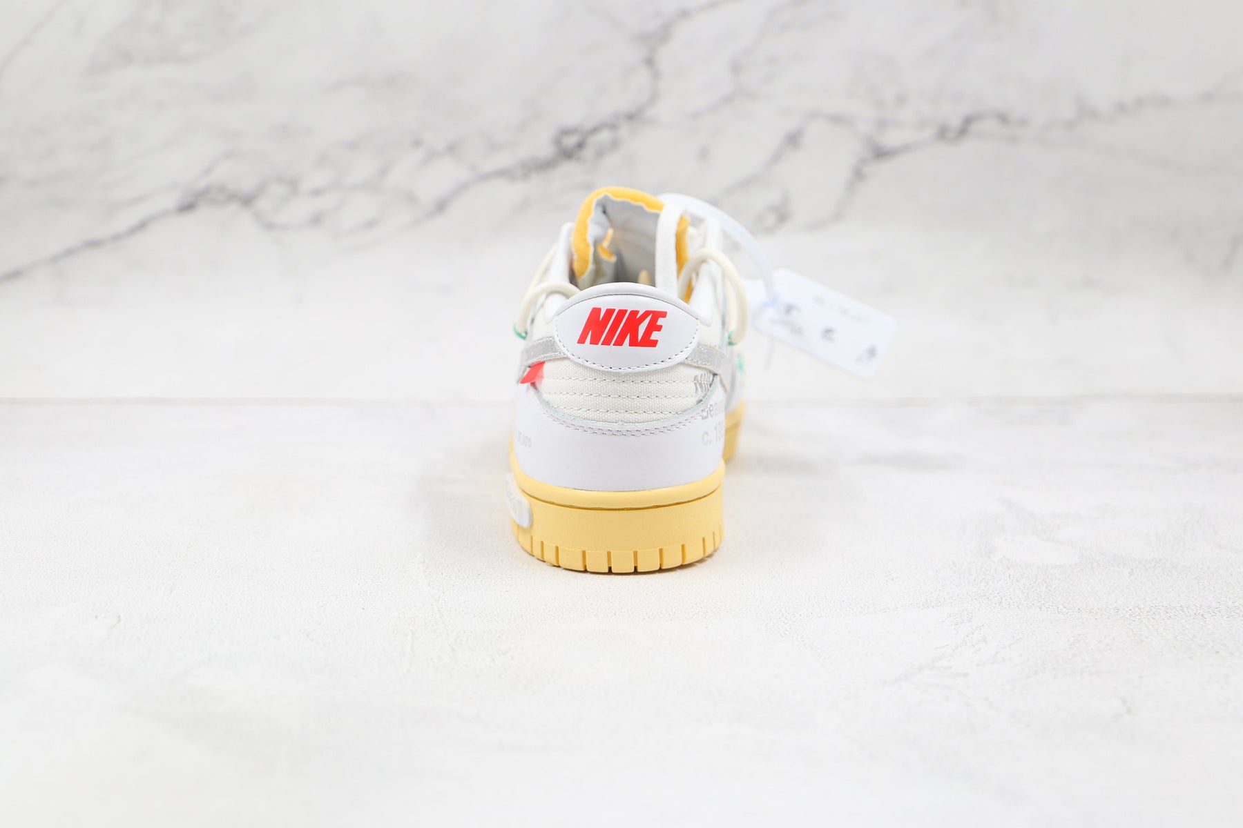 Nike Dunk Low Off White Lot 01:50 Sneaker