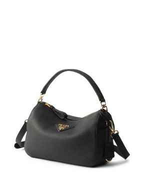 Bolsa tiracolo de couro com placa de logo