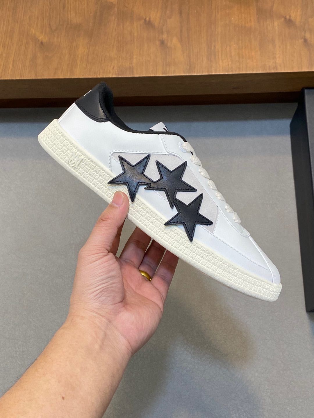 Sneaker AMIRI Pacific com cadarço