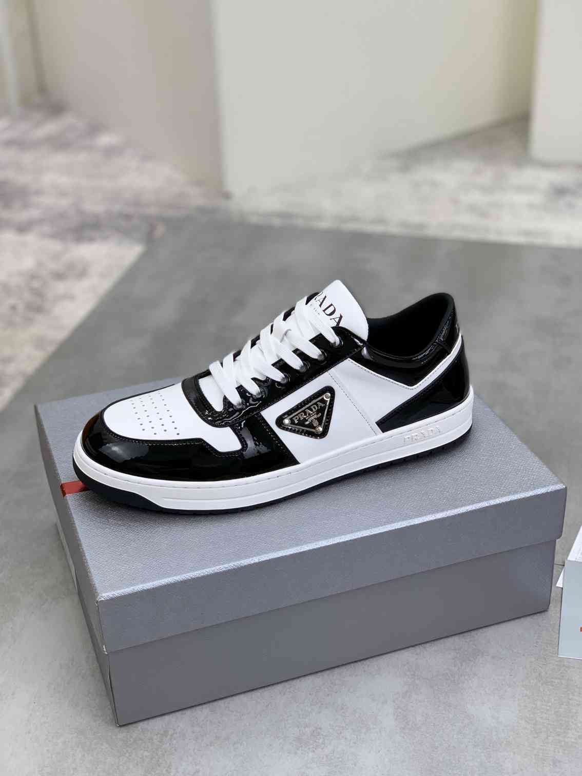 Sneaker Prada Black and White