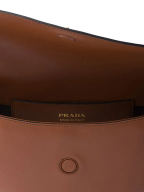 Prada Bolsa de ombro Arqué em couro