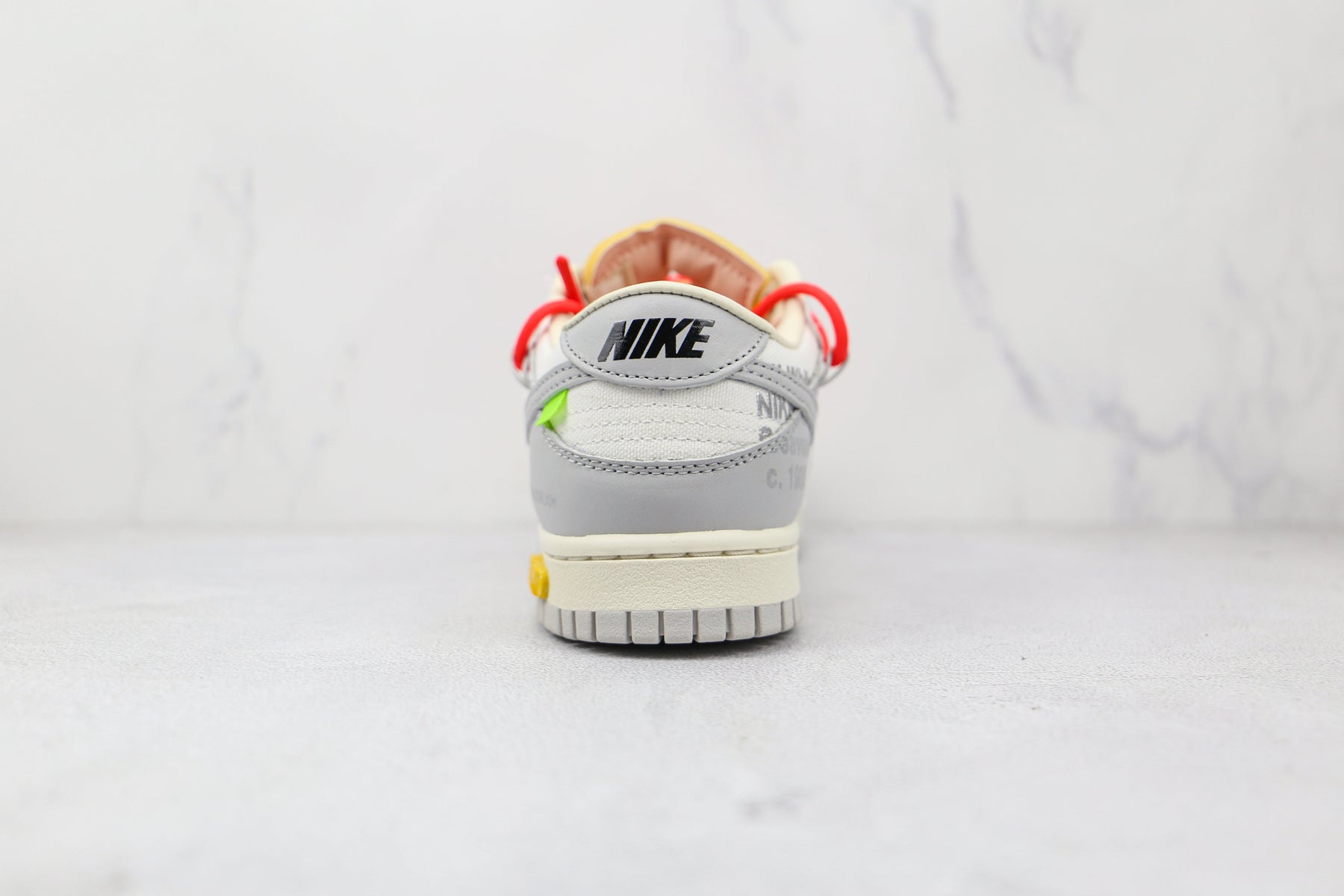 Nike Dunk Low Off White Lot 06:50 Sneaker
